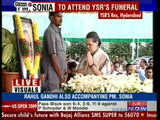 Sonia Gandhi attending YSR's funeral
