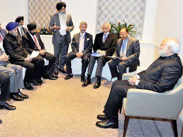 PM Modi meeting members of Punjabi community