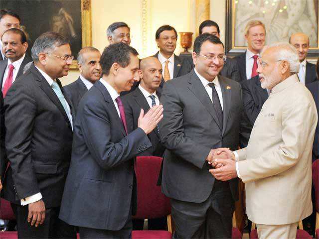 PM Modi shakes hands with Cyrus Mistry