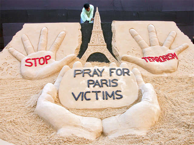 Paris attack: Sand sculpture paying tribute to victims