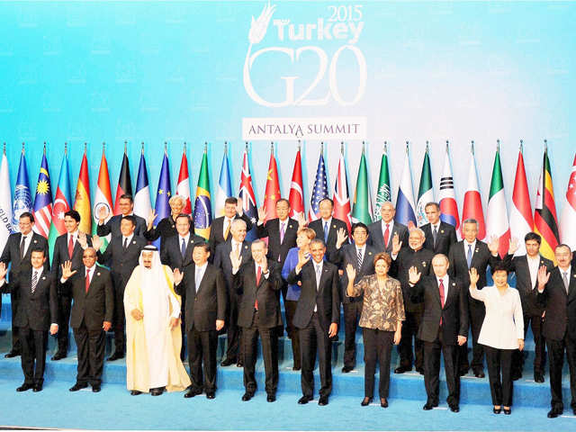 PM Modi posing with other leaders for G-20 group photo