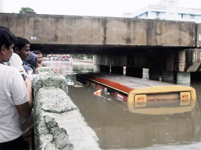 Bus submerged at Aranganathan subway