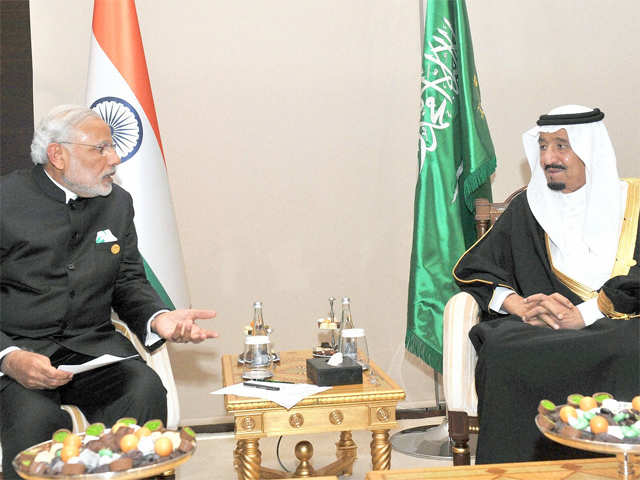 PM Modi talks with King Salman bin Abdul Aziz