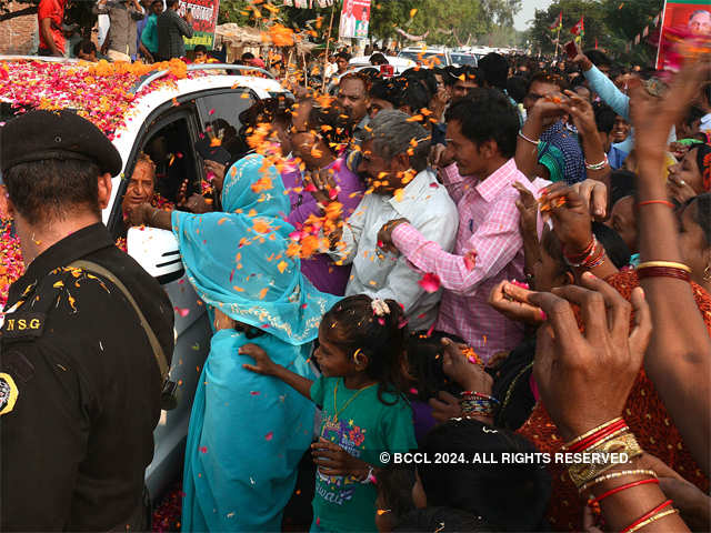 Mulayam Singh Yadav celebrates 76th birthday in Saifai village