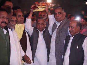 Mulayam Singh Yadav celebrates 76th birthday in Saifai village