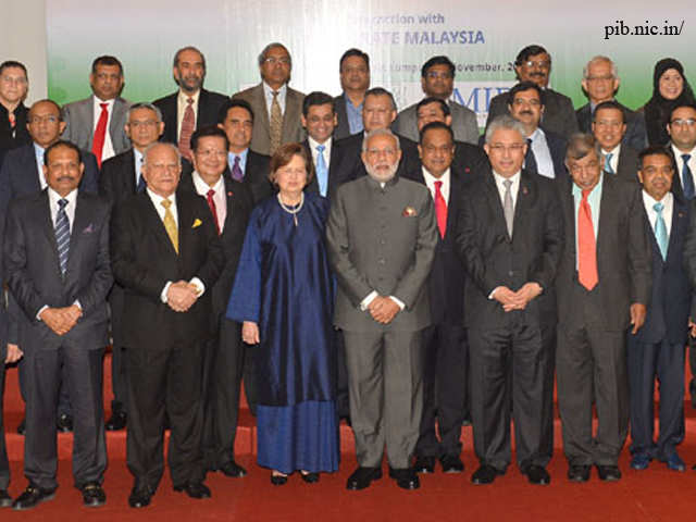 PM Modi in a group photograph with Corporate Malaysia