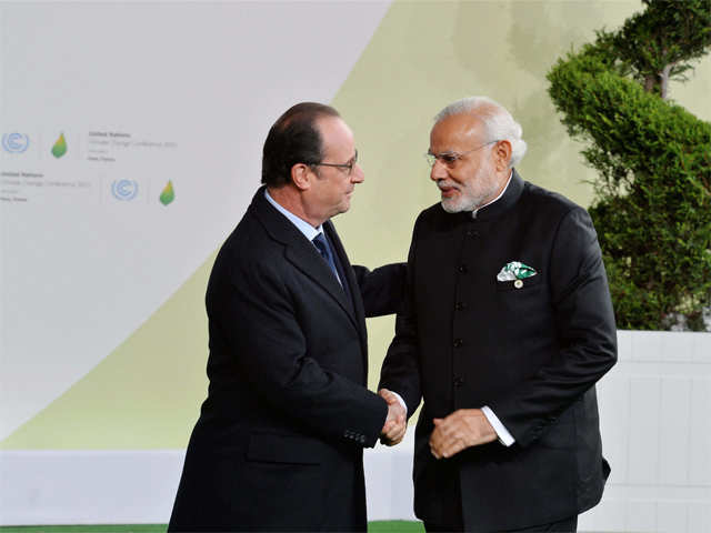 PM Modi being welcomed by French President