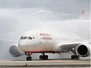 About 1500 passengers and 2000 airport/airline staff were stranded at the Chennai airport, in the daytime today. All flights were cancelled and more than 30 planes were grounded. About 1500 passengers and 2000 airport/airline staff were stranded at the Chennai airport, in the daytime today. All flights were cancelled and more than 30 planes were grounded.