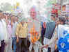 Congress burns effigy of PM in Lucknow to protest over Herald case