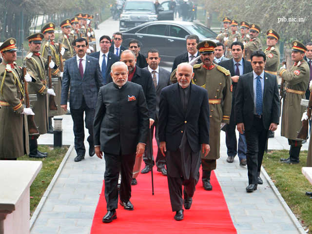 PM Modi and Ashraf Ghani walk into President House