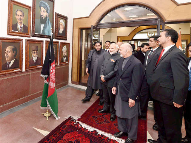 PM Modi and Ashraf Ghani with other dignitaries