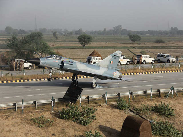 IAF's Mirage 2000 successfully test landed on Yamuna Expressway
