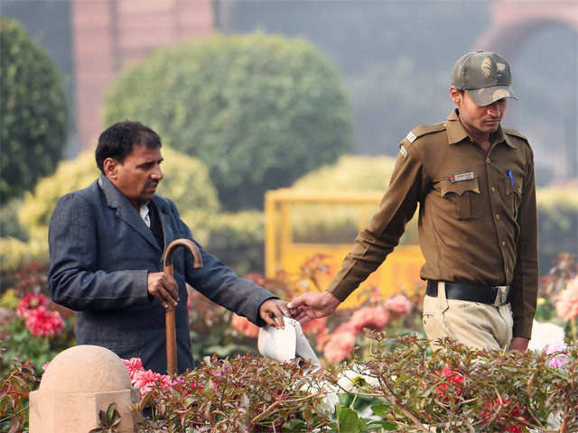 Policeman helps blind person