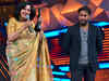 Moushumi Chatterjee receives the Filmfare Lifetime Achievement Award