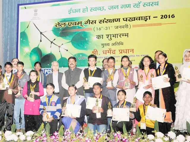 oil and gas conservation fortnight A pledge taken by nearly 300 school students for actively conserving petroleum products marked the beginning of observance of oil and gas conservation fortnight in ranchi today. oil and gas conservation fortnight A pledge taken by nearly 300 school students for actively conserving petroleum products marked the beginning of observance of oil and gas conservation fortnight in ranchi today.