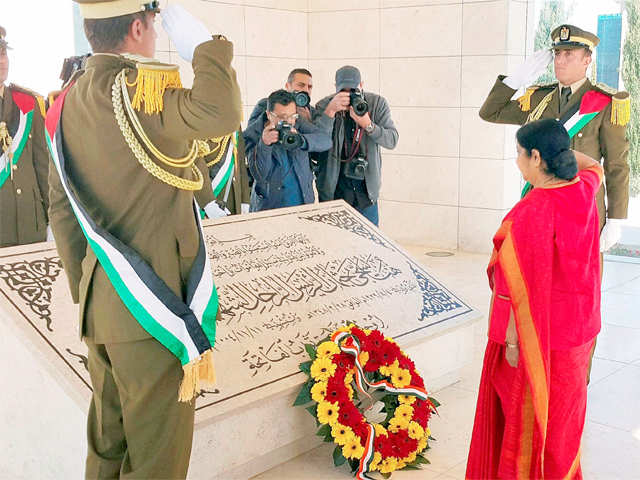 Sushma Swaraj laying wreath