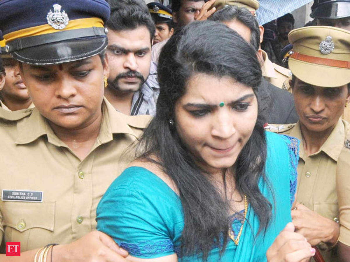 Solar scam: Saritha Nair accuses Kerala CM Oommen Chandy of accepting Rs  1.90 crore bribe - The Economic Times