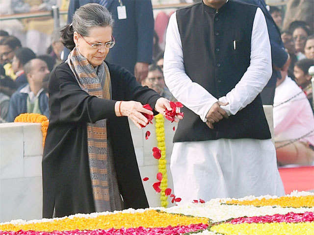 Sonia Gandhi pays tribute