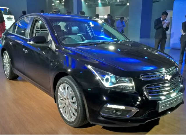 Chevrolet Cruze 2016 Prices Chevrolet Cruze Facelift Showcased At Auto Expo 2016 Gets Minor Cosmetic Updates The Economic Times