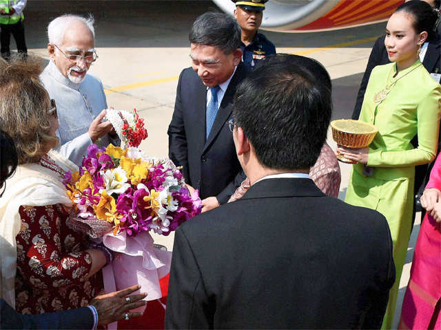 Vice prez welcomed by Thai Air Chief Marshal