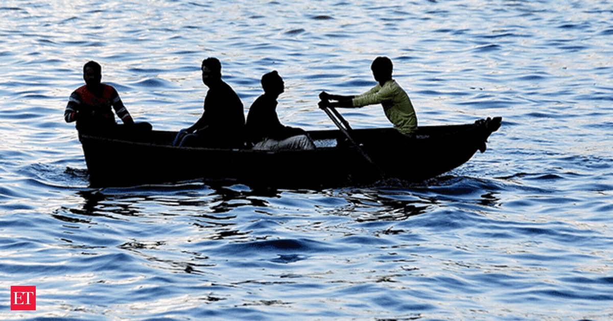 Pakistan Hands 87 Freed Prisoners To India The Economic Times