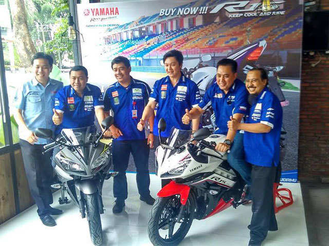 Yamaha R15 offered in three colour themes