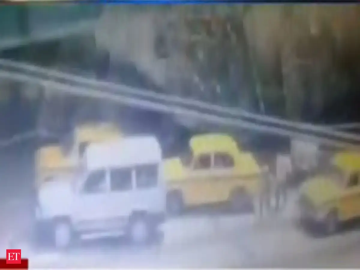 Kolkata flyover collapse caught on CCTV - The Economic Times Video | ET Tv