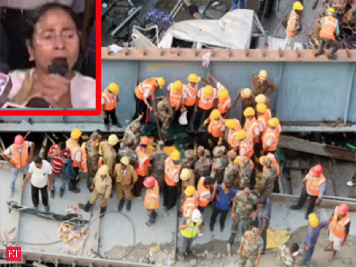18 killed in Kolkata flyover collapse: Mamata Banerjee - The Economic ...
