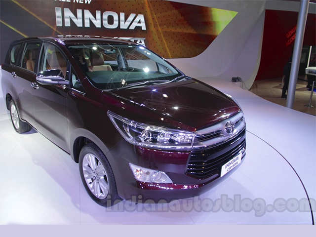 Toyota Innova Crysta vs Mahindra XUV500: Comparison