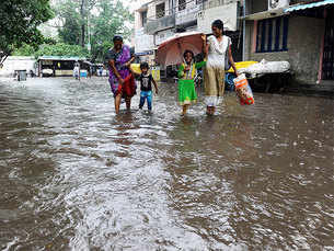 Heavy rains lash Tamil Nadu, Kerala; cause damage