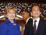 Hillary Clinton shakes hands with Wen Jiabao