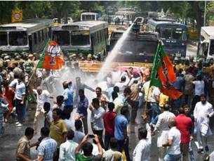 BJP members showing protest in New Delhi