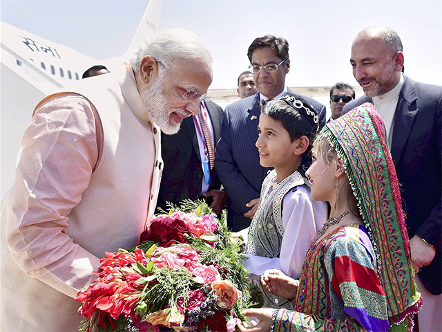 PM Modi being welcomed with bouquets