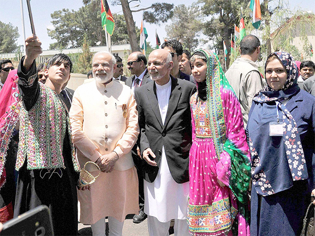 Modi & Ghani in a group photograph