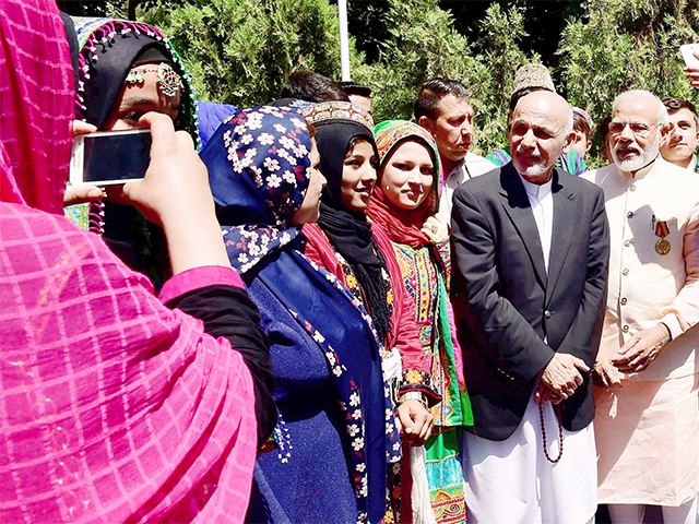 PM Modi & Ghani  with a group of Afghan women