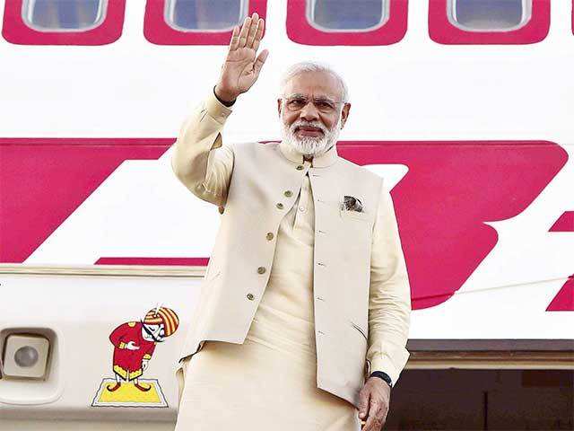 Modi waving good bye at Qatar airport