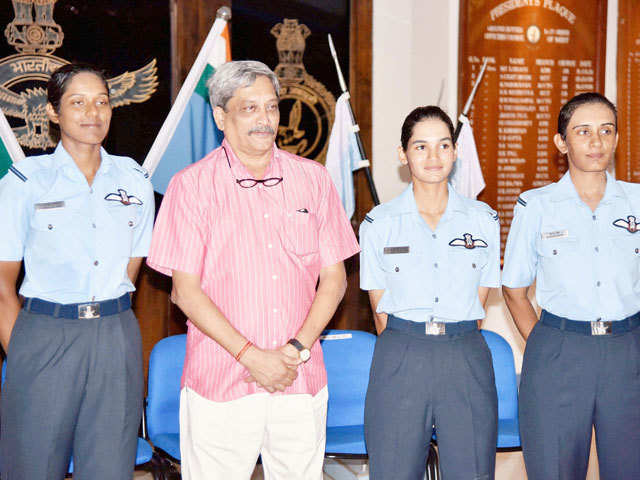 Parrikar with women fighter pilots