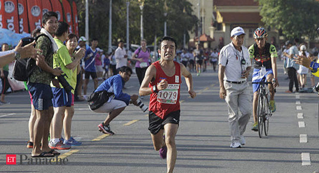 Jogging Marathon Athletic Sports Runner Retro Track and Field Running Marathon for Athletes Throw Pillow Multicolor 18x18