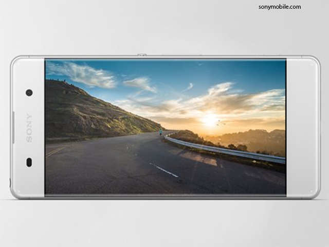 Sony Xperia XA Dual: Edge-to-edge display