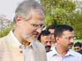 Kejriwal takes political battle with Centre to SC