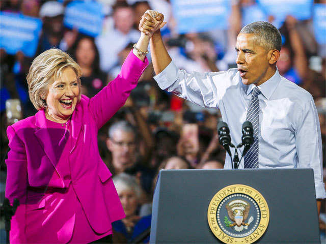 US President Barack Obama campaigns with Hillary Clinton