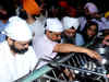 Arvind Kejriwal performs 'sewa' at Golden Temple, to say sorry