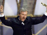 Cameron gets an Oscar for 'Titanic'