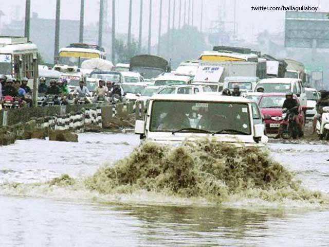 Rain brings Gurgaon to a complete stop