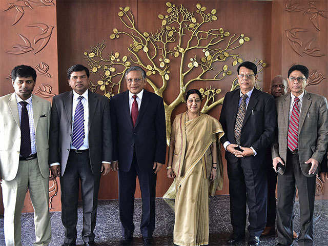 Sushma Swaraj  with delegates