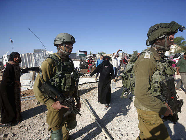 Israeli army patrol