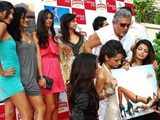 Vijay Mallya poses with models