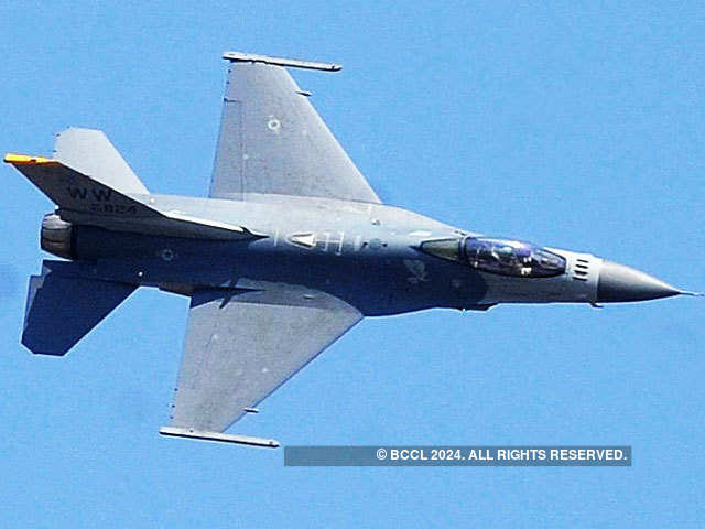 F16 in flight side view