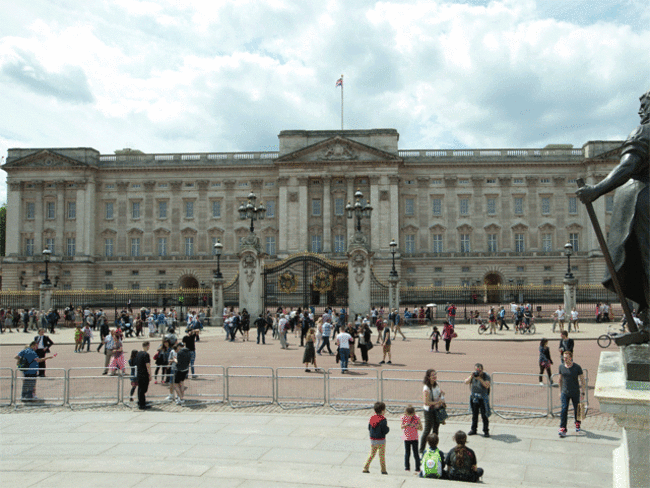 Dream office! Now, you can work at the Buckingham palace - The Economic