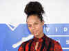 The showstopper! No make-up but all smiles, Alicia Keys upstages everyone at VMAs